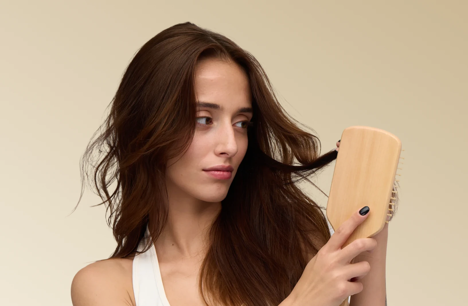 מה נחשב לנשירת שיער "טבעית" אצל נשים וכמה שיער נורמלי לאבד ביום?