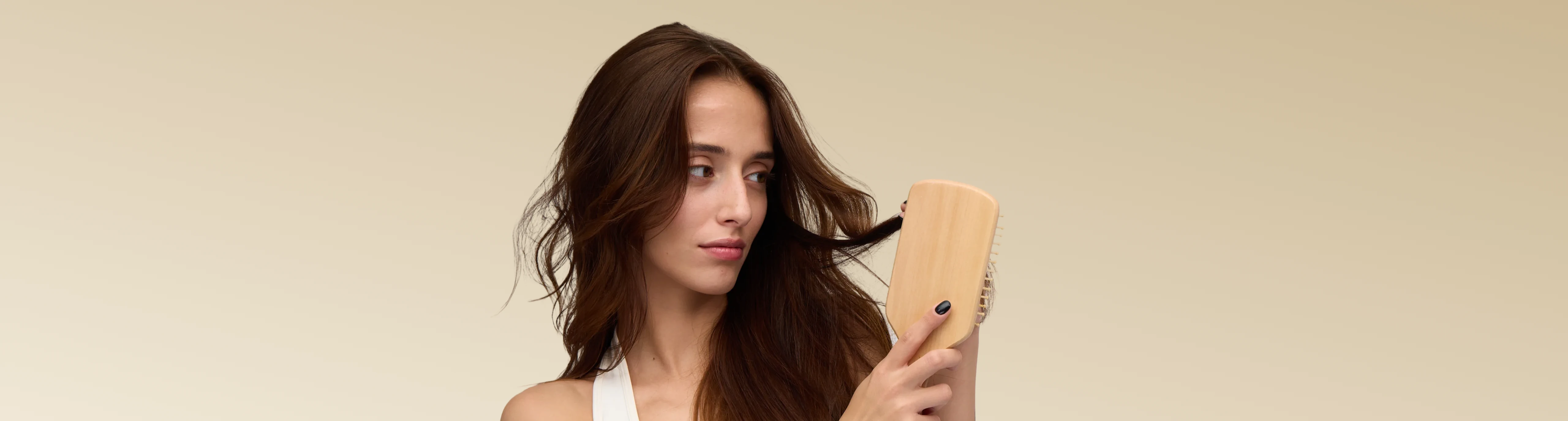 מה נחשב לנשירת שיער "טבעית" אצל נשים וכמה שיער נורמלי לאבד ביום?